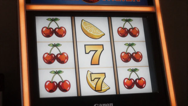 Klassischer Obst-Slot-Automat mit leuchtenden Symbolen im dunklen Vox Casino Design